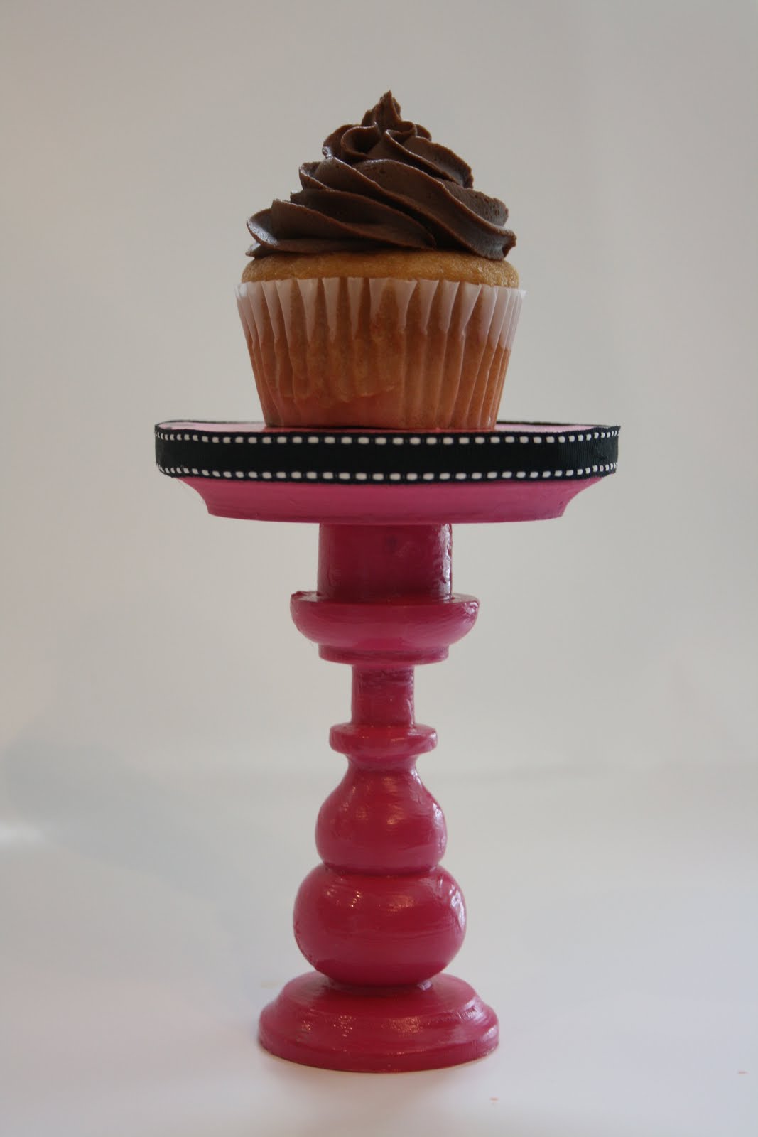 Single Cupcake Stand. 12pc Cupcake Serving Plate Stand Display (Clear).